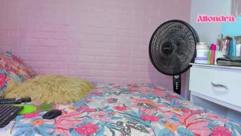 allondra online show from December 5, 8:21 pm