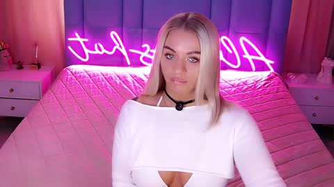 AlwaysHot online show from March 29, 2:21 am