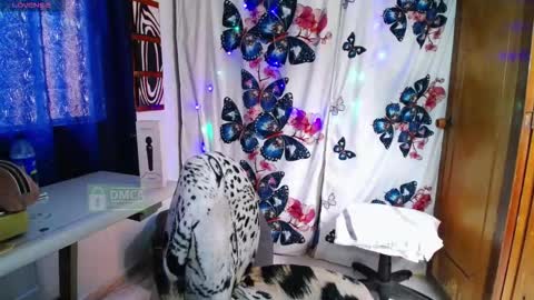 Snapshot of ally_sweety chatting on October 22, 4:12 pm ally_sweety online show from October 22, 4:12 pm