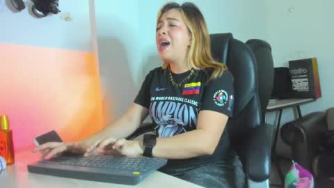 ALMA FENIX  online show from April 7, 10:45 pm