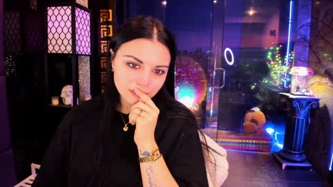 Snapshot of alma_pearl chatting on December 17, 7:29 am Alma online show from December 17, 7:29 am