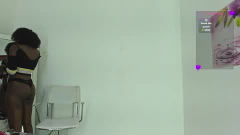 Snapshot of almasaennz chatting on December 19, 7:51 pm online show from December 19, 7:51 pm