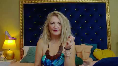 Snapshot of alura_jenson_ chatting on September 25, 7:45 pm Alura Jenson online show from September 25, 7:45 pm