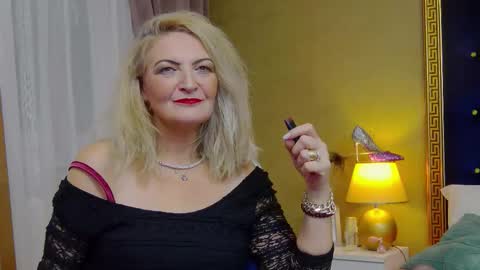 Snapshot of alura_jenson_ chatting on October 9, 8:02 pm Alura Jenson online show from October 9, 8:02 pm