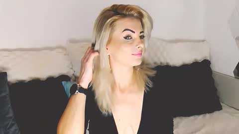 aly online show from November 10, 11:49 am