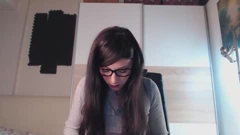 Alice online show from December 5, 1:49 pm