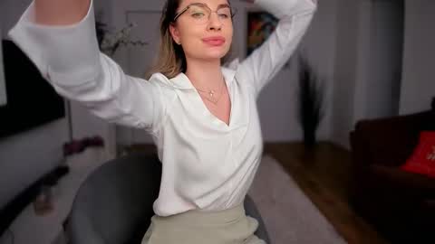 alymiss online show from May 8, 11:57 am