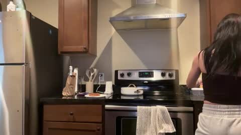 Aly online show from March 4, 8:59 pm