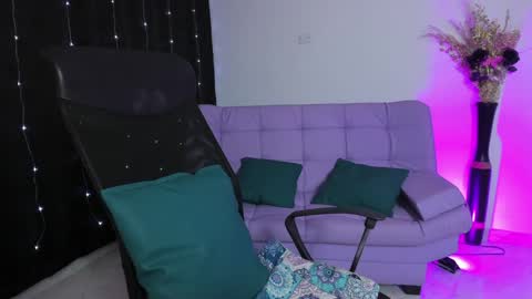 Amalia cruss online show from January 18, 1:30 am