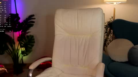 Amanda  fox online show from March 2, 2:15 pm