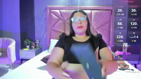 Snapshot of amandaacruz chatting on December 5, 5:48 am Amanda cruz online show from December 5, 5:48 am