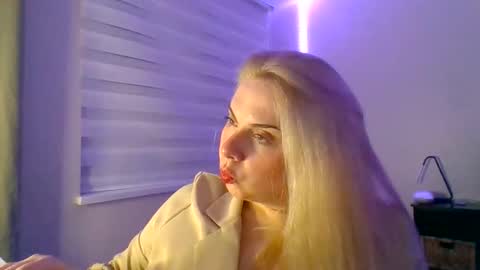 Amanda online show from November 20, 6:03 am