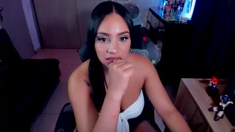 Amara Lux online show from November 3, 5:33 am