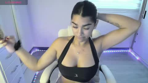 amara_silk online show from April 16, 9:39 pm