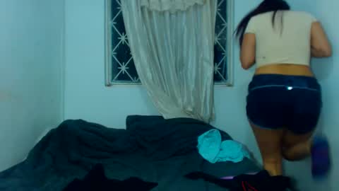 Snapshot of amararoberts08 chatting on January 5, 2:17 am Amara Julia online show from January 5, 2:17 am