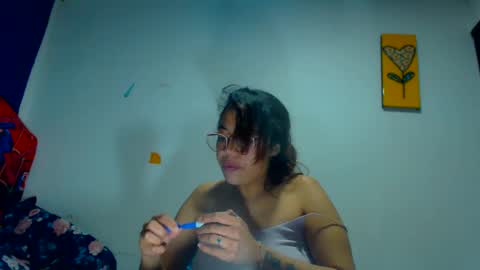 Snapshot of amararoberts08 chatting on December 6, 8:50 pm Amara Julia online show from December 6, 8:50 pm