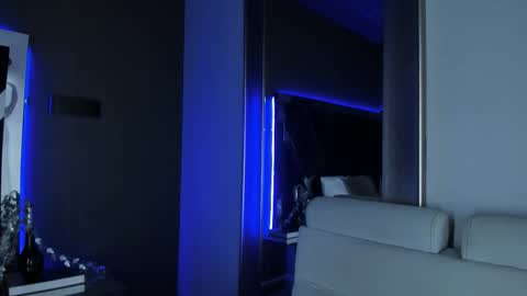 Emily online show from January 11, 2:22 pm