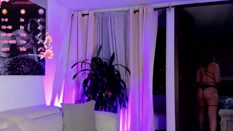 Snapshot of amatistahot1 chatting on January 24, 12:42 am Amatista online show from January 24, 12:42 am