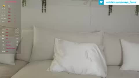 amaya_floress online show from October 18, 9:38 pm