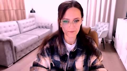 Snapshot of amazingeyes89 chatting on October 2, 7:24 am Izza online show from October 2, 7:24 am
