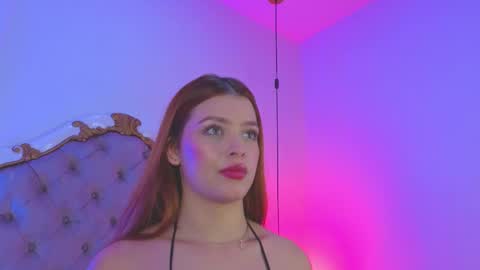 Snapshot of ambar_adamss chatting on October 19, 11:34 am Sara online show from October 19, 11:34 am