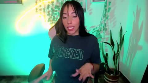 Snapshot of amber_morgan1 chatting on February 21, 4:51 am Amber online show from February 21, 4:51 am