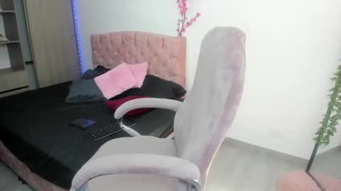 Hi Im Amber Check my Bio  online show from January 18, 2:44 pm