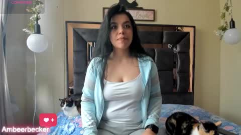 Snapshot of amberbeckeer chatting on December 12, 9:15 pm Amber online show from December 12, 9:15 pm