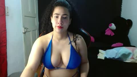 ambersweettie198098 online show from April 17, 8:27 am