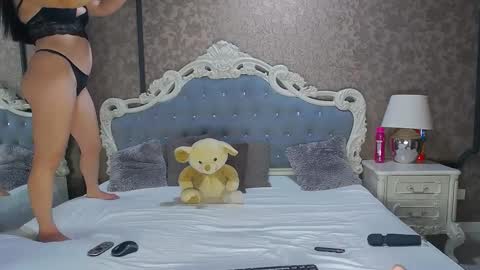 Snapshot of amberwilliamx chatting on December 27, 6:14 am Ella online show from December 27, 6:14 am