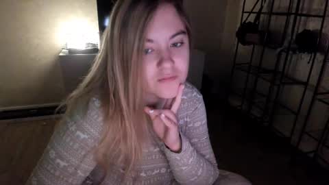 Snapshot of ambrosia__ chatting on September 28, 11:43 pm ambrosia__ online show from September 28, 11:43 pm