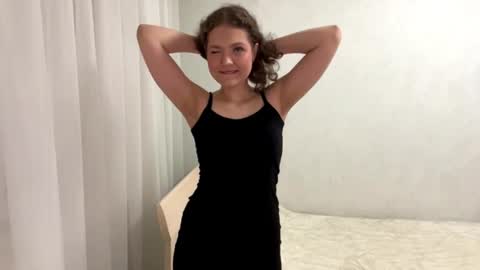 Mia online show from June 21, 5:17 pm