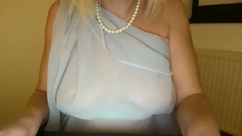 Beatrice online show from November 26, 4:30 pm