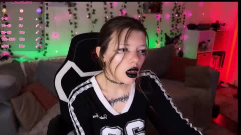 Amelia Aley  online show from November 23, 11:23 am