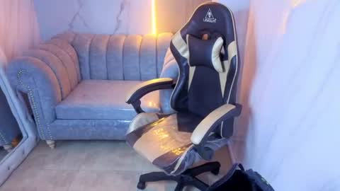 amelia_grace_tf online show from June 14, 1:11 pm