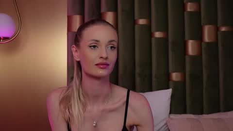 Amelia online show from March 11, 8:42 pm