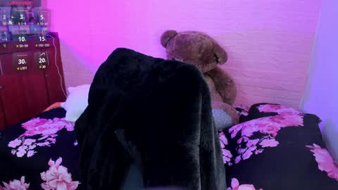 Snapshot of ameliamedina chatting on December 19, 8:24 am I am Ame Nice to meet you online show from December 19, 8:24 am