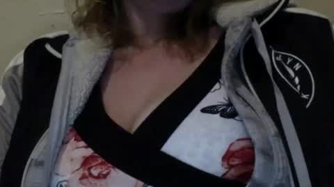 Snapshot of amileamariestar chatting on December 24, 4:22 am amileamariestar online show from December 24, 4:22 am