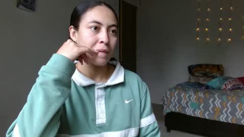 Snapshot of amitlu_ chatting on February 15, 6:44 pm amitlu_ online show from February 15, 6:44 pm