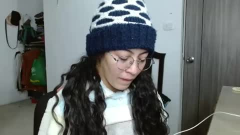 Snapshot of amitlu_ chatting on December 3, 10:59 am amitlu_ online show from December 3, 10:59 am