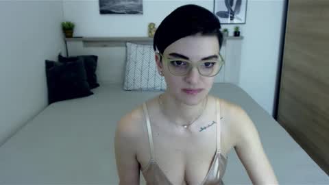 Snapshot of amylexy chatting on January 13, 8:05 am Hi there guys  My pleasure in your hands  pvt is open online show from January 13, 8:05 am