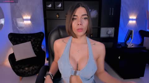 Snapshot of amywalker_ chatting on January 18, 10:17 am AMY WALKER online show from January 18, 10:17 am