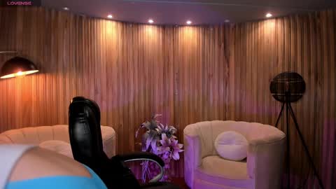 Snapshot of amywalker_ chatting on February 27, 10:15 am AMY WALKER online show from February 27, 10:15 am