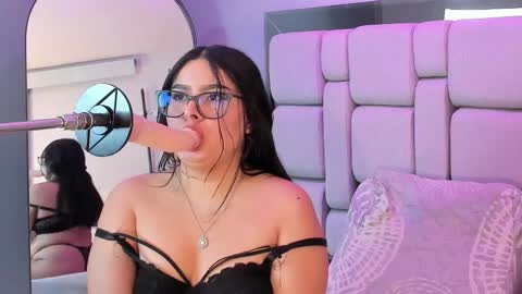 amywhitte_ online show from December 4, 8:31 pm