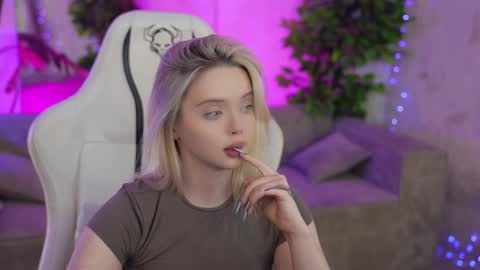 Snapshot of anabel054 chatting on February 19, 3:28 am Anabel Kira Zlata Kira Elice Lana Dominika Sofy Kaila Bridget online show from February 19, 3:28 am