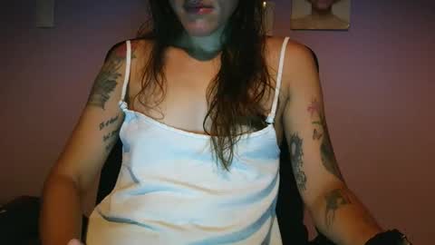 anabelucci_ online show from April 5, 2:10 am