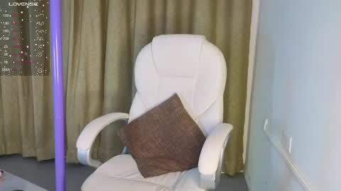 anabloom_ online show from May 23, 11:58 pm