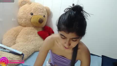 Snapshot of anahibrowns95 chatting on March 10, 7:18 pm Anahi Browns online show from March 10, 7:18 pm