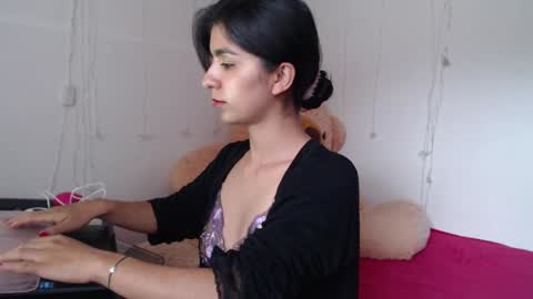 Snapshot of anahibrowns95 chatting on January 28, 7:21 pm Anahi Browns online show from January 28, 7:21 pm