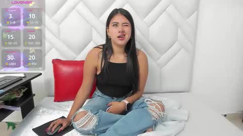 analia18  online show from November 25, 12:51 pm